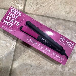 NIB- Hot tools straightener
